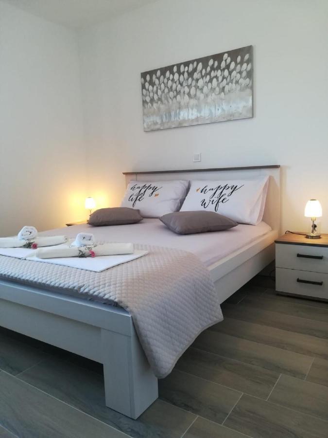 Apartment Villa Bijele Stijene Karlobag Extérieur photo