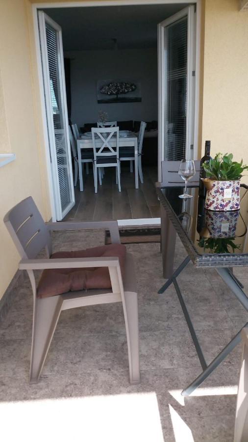 Apartment Villa Bijele Stijene Karlobag Extérieur photo
