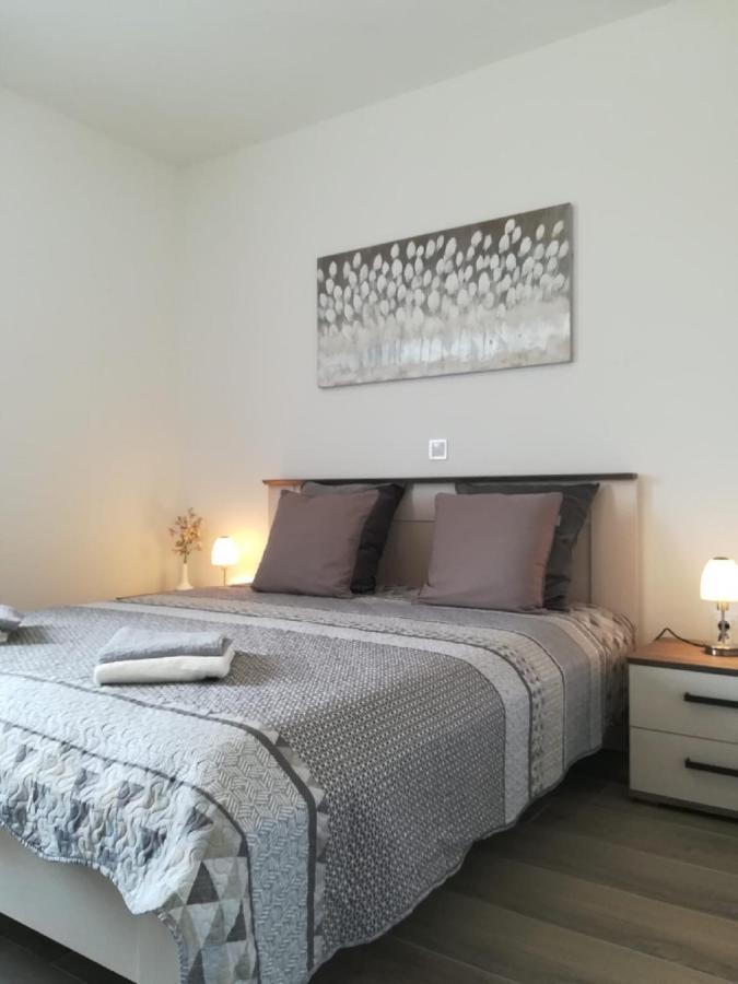 Apartment Villa Bijele Stijene Karlobag Extérieur photo